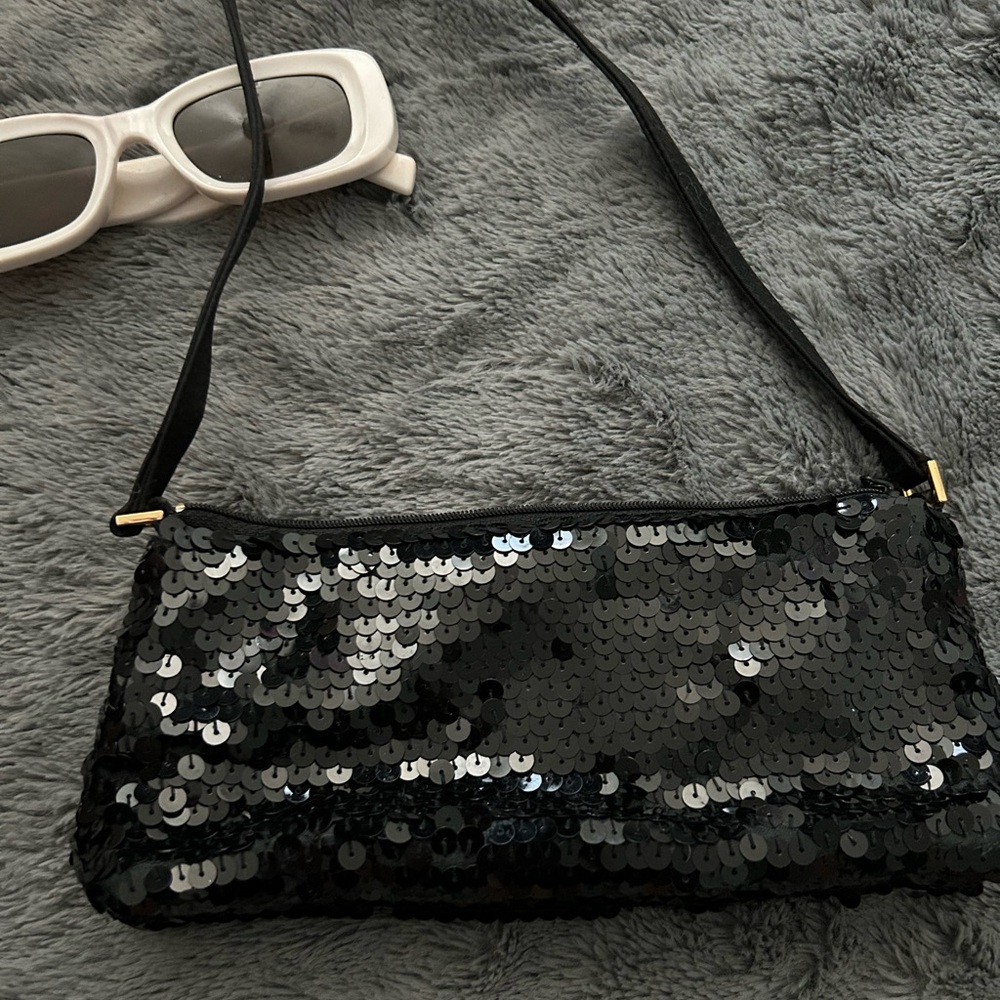Little black purse 🪩🖤